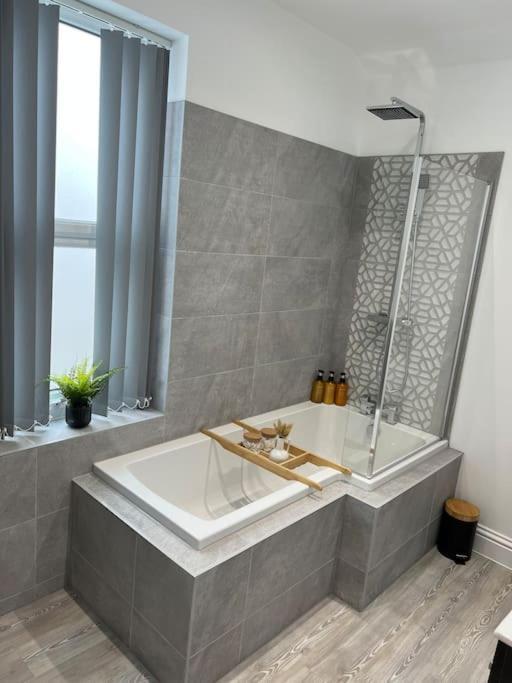 Brand New Stunning Family House *
